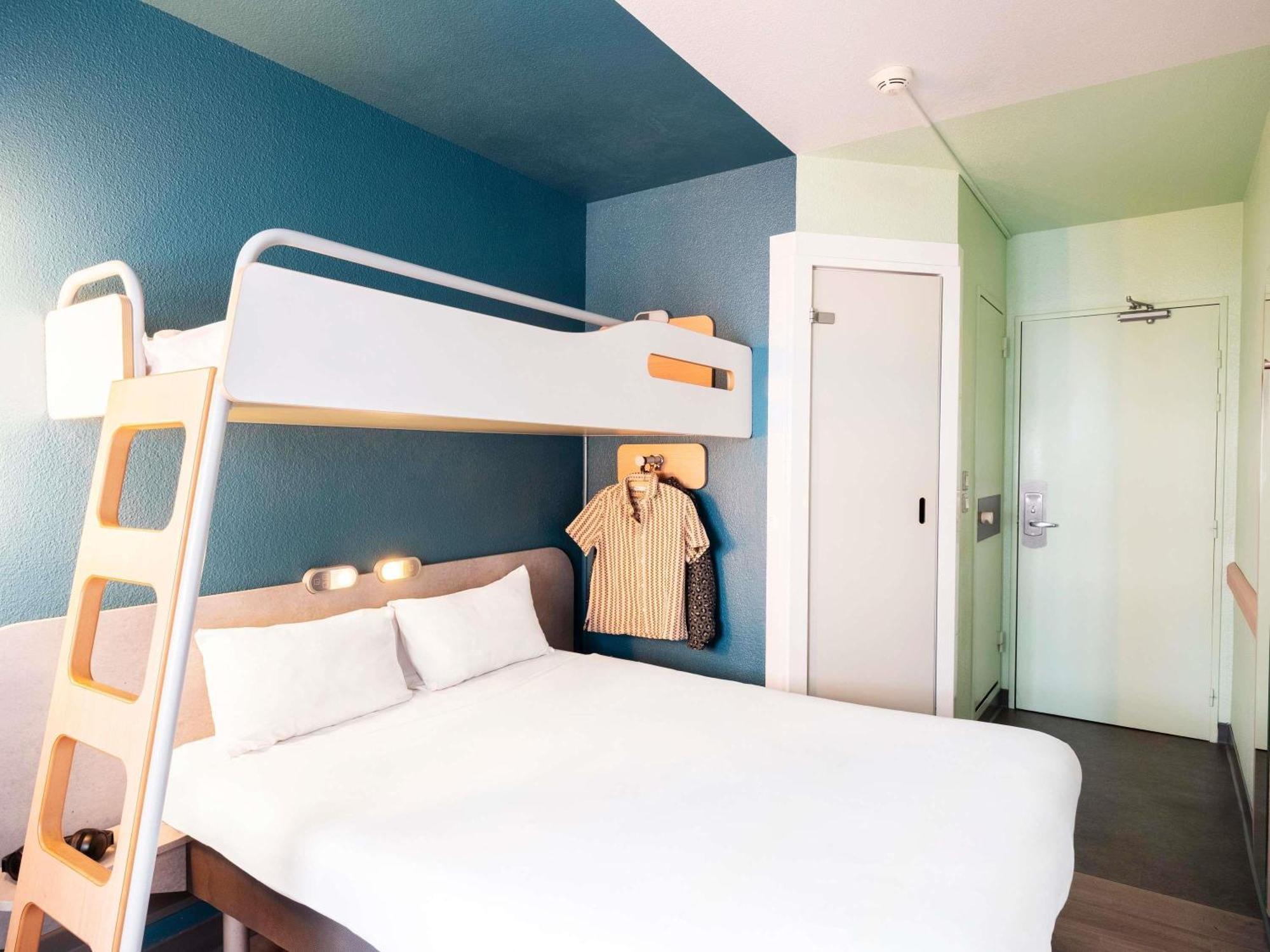 Camera Tripla con 1 Letto Matrimoniale e 1 Letto a Castello